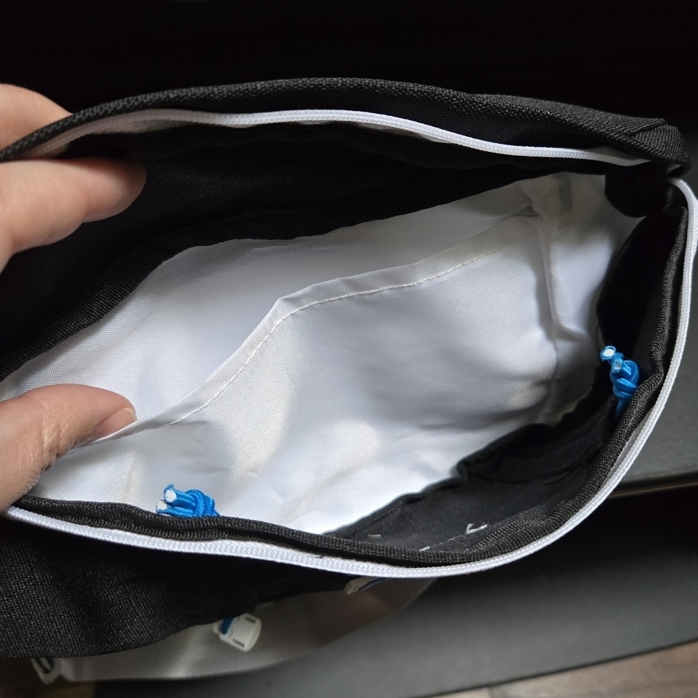 Hoka Fanny Pack Bag Black & White Waistpack Pockets Hiking Outdoor Running - Picture 6 of 6
